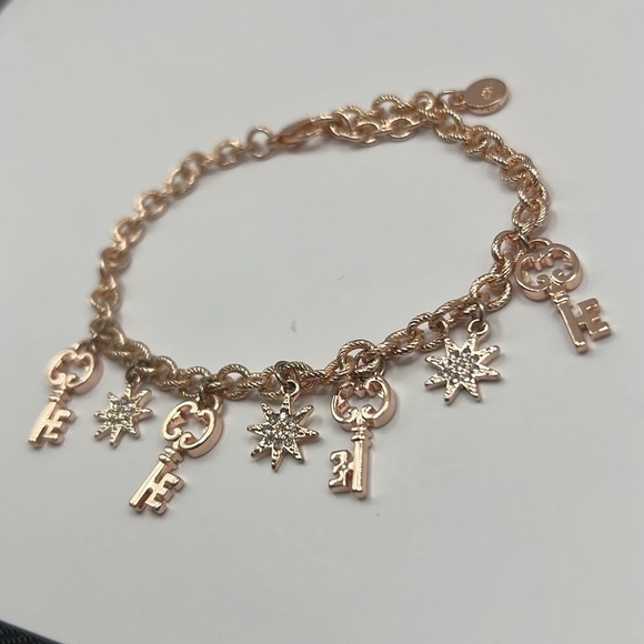Rose Gold Key & Star Chain Link Bracelet - Picture 4 of 4